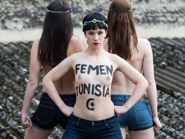 Три "секстремистки" FEMEN предстали перед судом в Тунисе