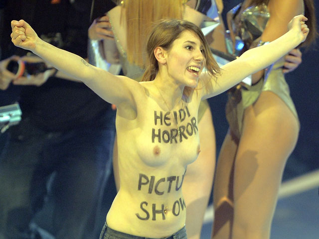 Акция FEMEN во время шоу "Будущая топ-модель Германии"