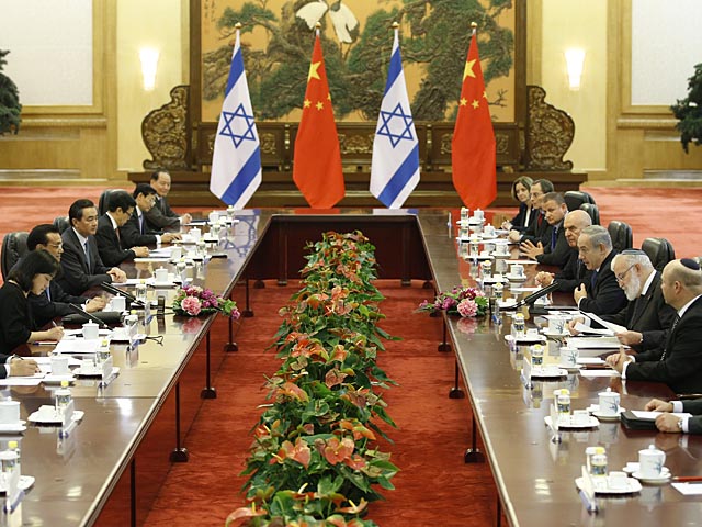 В присутствии Нетаниягу и Ли Кецяна были подписаны двадцать соглашений о развитии сотрудничества