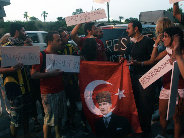 Акция протеста около посольства Турции в Тель-Авиве. 2 июня 2013 года