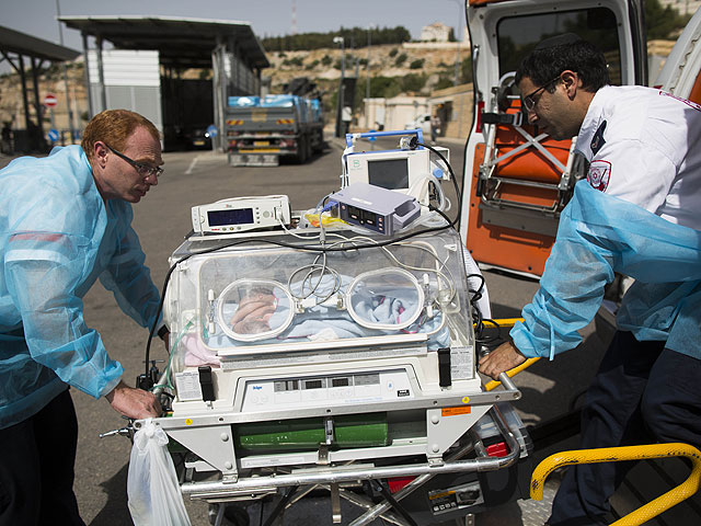Израильским медикам не удалось спасти новорожденных сиамских близнецов из Хеврона 