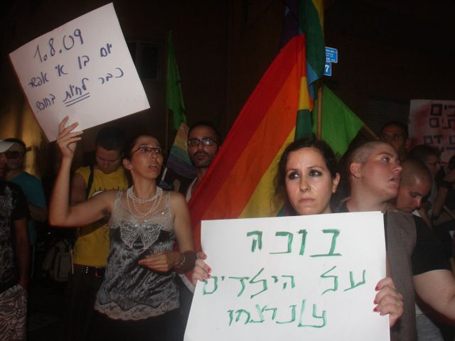 В гей-центре "Бар Ноар" после убийства. Тель-Авив, 02.08.2009