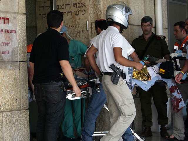 Эвакуация раненых в теракте возле поселения Бейт-Хагай, 14 июня 2010 года 