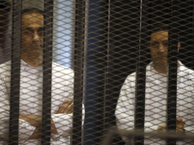 Гамаль Мубарак и Алаа Мубарак в суде