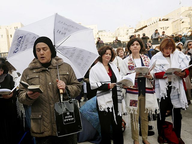 Женская молитва у Стены плача: "харедим" против "Нашот а-Котель"