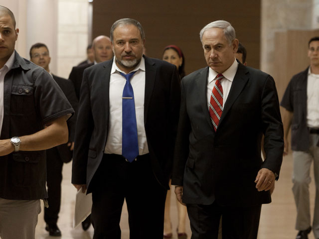 Лидеры парламентской фракции "Ликуд Бейтену" провели срочное совещание. Кнессет, 17 июня 2013 года