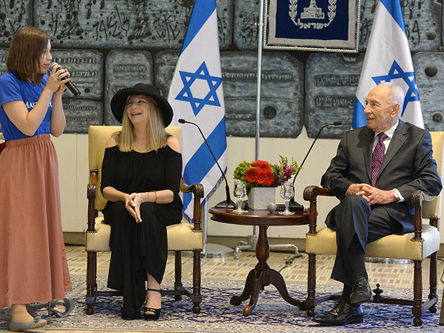Президент Израиля Шимон Перес и Барбра Стрейзанд, 17 июня 2013