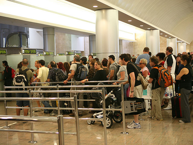 Сотрудники паспортного контроля в аэропорту Бен-Гурион устроили "итальянскую забастовку"