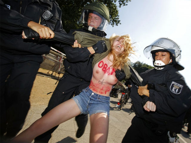 Акция FEMEN в Берлине. 19 июня 2013 года