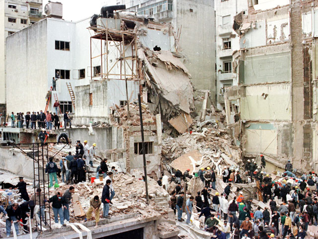 После теракта в еврейском центре в Буэнос Айресе. 18 июля 1994 года