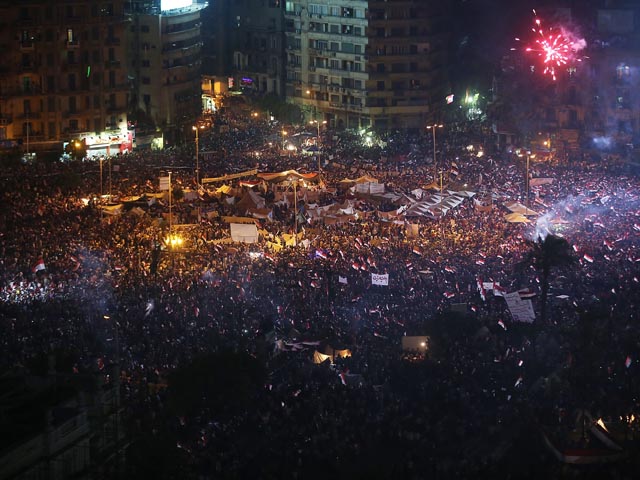 На площади Тахрир собрались миллионы людей в ожидании плана военных по выходу из политического кризиса в стране