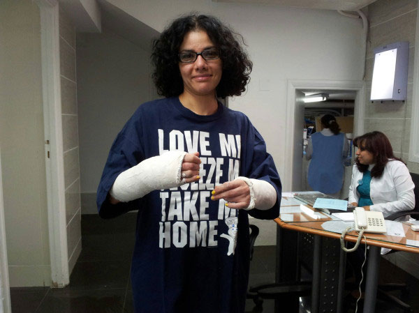 Мона Аль-Тахауи после освобождения из полиции (фото из ее личного блога в Twitter)