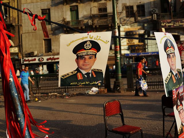 Портреты генерала аль-Сиси на улицах Каира. 06.07.2013