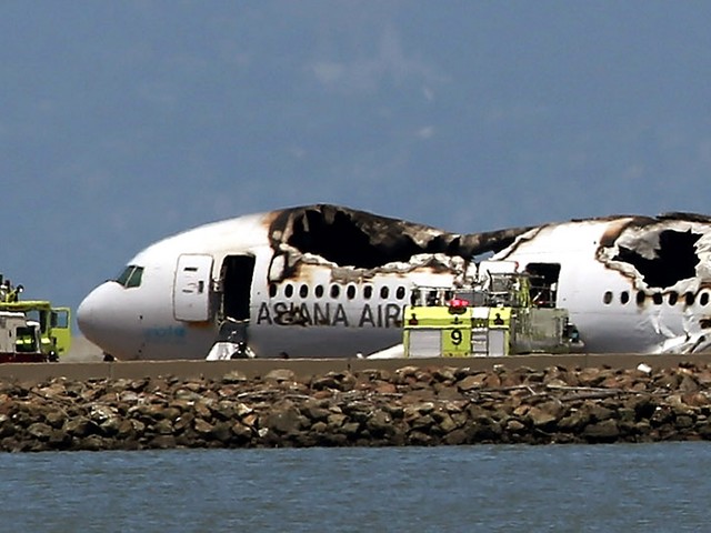 Boeing 777 компании Asiana потерпел крушение в Международном аэропорту Сан-Франциско, 6 июля 2013 г.