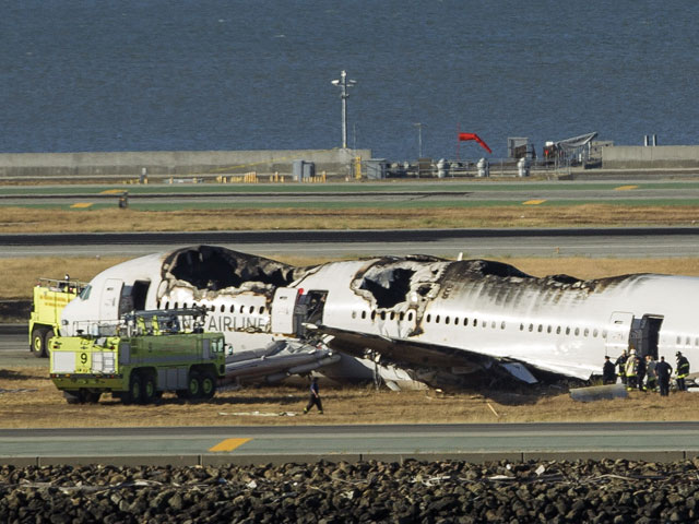 Boeing 777 компании Asiana потерпел крушение в Международном аэропорту Сан-Франциско, 6 июля 2013 г.