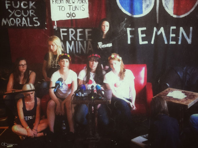 Бывшие "тунисские узницы" FEMEN рассказали об издевательствах в тюрьме. Париж, 27 июня 2013 года