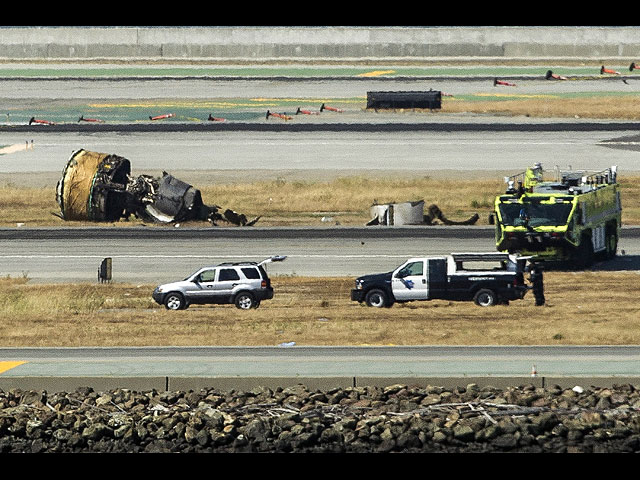"Перед аварией пилот пытался набрать высоту": версии крушения самолета в Сан-Франциско