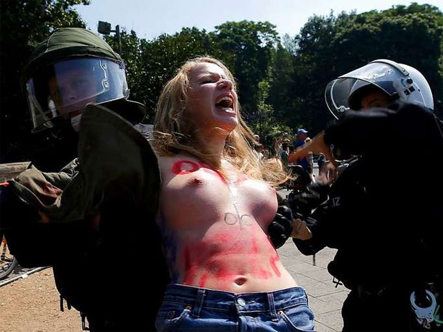 Акция FEMEN в Берлине. 19 июня 2013 года