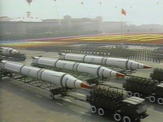 Ракеты Дунфэн-3 на параде в Пекине (70-е годы)
