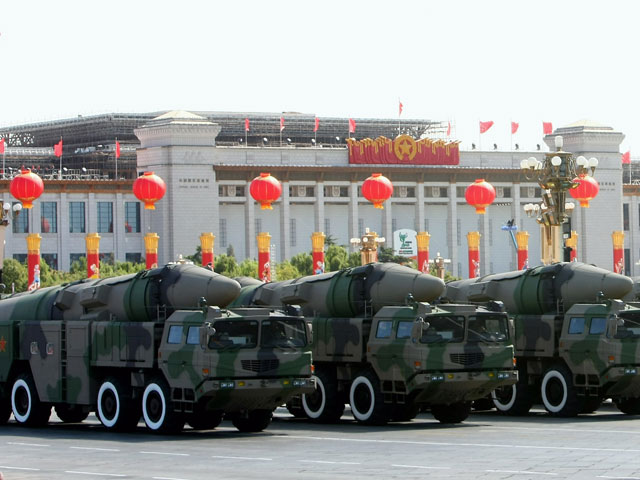 Современные баллистические ракеты на параде в Пекине