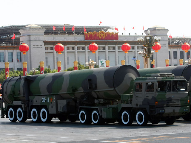 Современные баллистические ракеты на параде в Пекине