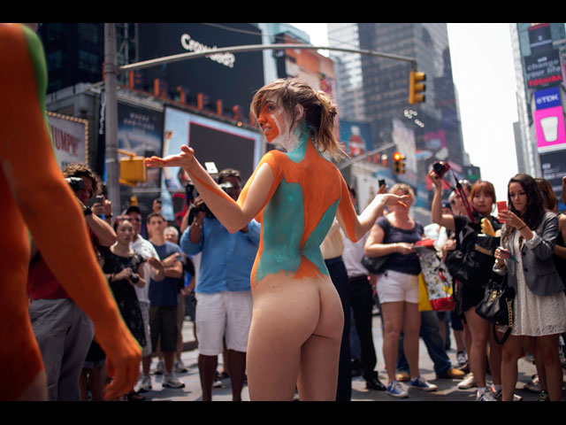 Джианна Джеймс на Таймс-сквер. 10 июля 2013 года