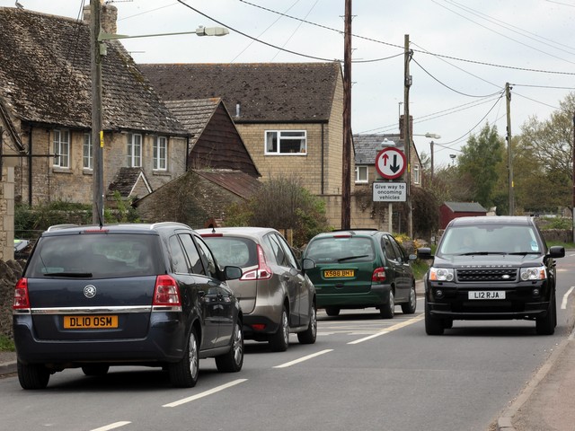В Великобритании машинам с автопилотом разрешили ездить по дорогам общего пользования