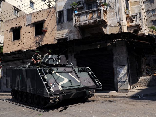 В Триполи убиты два человека. Неизвестные разрисовали "трофейный" израильский БТР