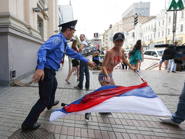 Акция FEMEN в поддержку Навального. Киев, 18 июля 2013 года