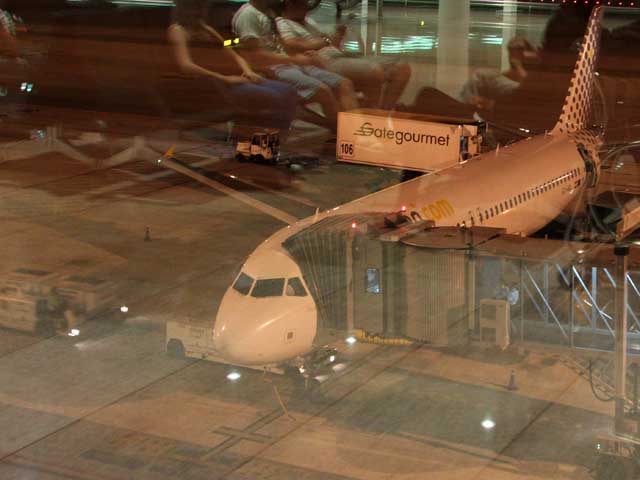 Самолет с игроками "Барселоны" приземлился в аэропорту имени Бен-Гуриона