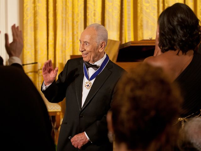 в 2012 году награду получил президент Израиля Шимон Перес.
