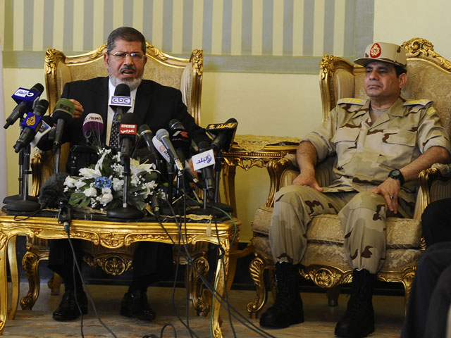 Президент Египта Мухаммад Мурси и министр обороны Абдель-Фатах ас-Сиси