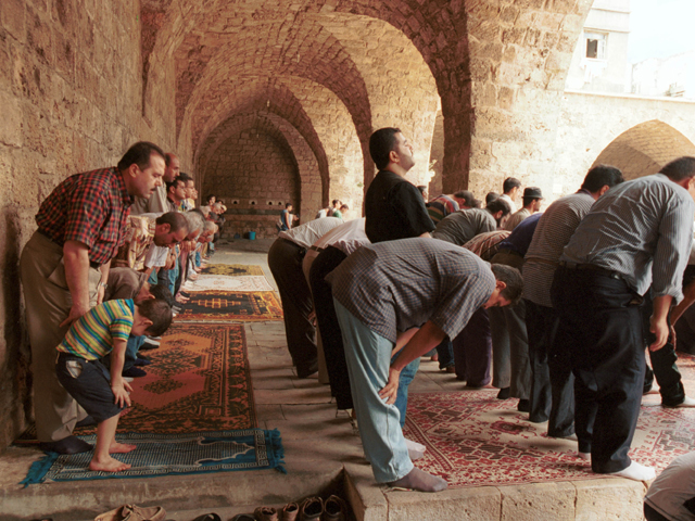 Пятничная молитва в мечети Аль-Мансури в Триполи