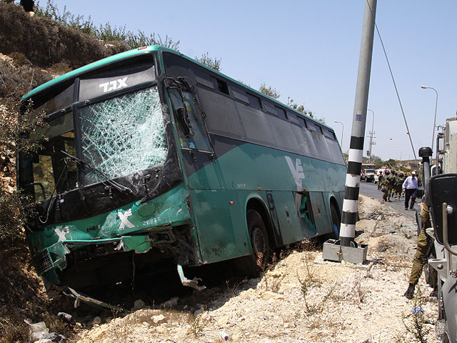 Возле Хеврона автобус столкнулся с грузовиком. 22 пострадавших