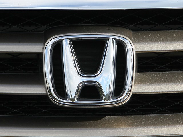 Компания Honda начала серийное производство гибридной версии седана Accord
