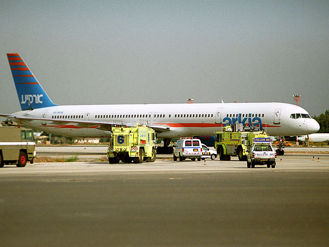 Самолет компании "Аркия" не мог сесть в Хайфе "из соображений безопасности"