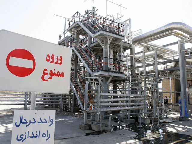 Иран. Реактор в Араке. 2004 год