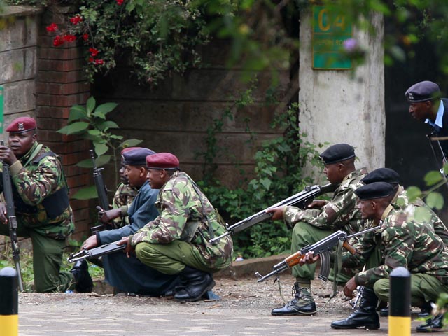 Продолжается противостояние террористов группировки "Аш-Шабаб" и кенийских сил безопасности в здании торгового центра Westgate в Найроби