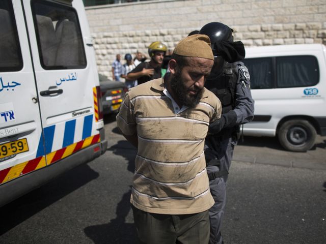 Арест участника беспорядков в Рас аль-Амуд. Иерусалим, 27.09.2013
