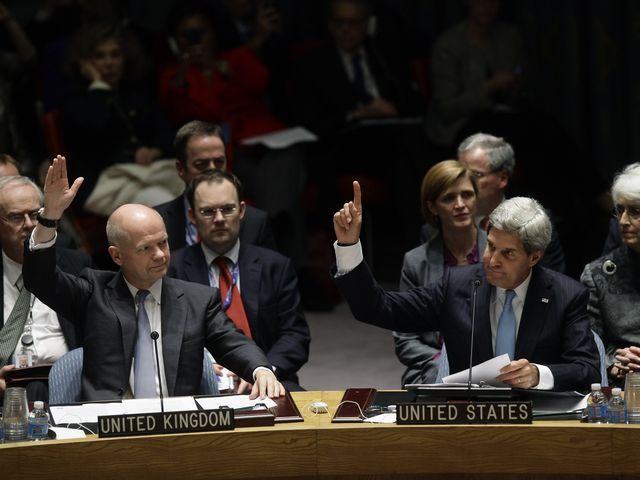 Глава МИД Великобритании Уильям Хейг и госсекретарь США Джон Керри на голосовании в СБ ООН по сирийскому химоружию. 27.09.2013