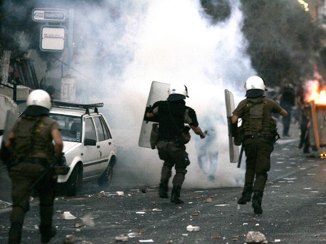 Греческая полиция арестовала лидера ультраправой "Золотой зари"