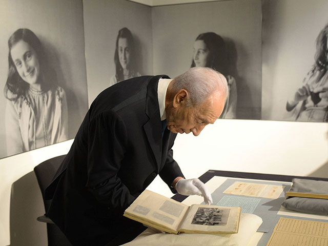 Шимон Перес в Доме-музее Анны Франк в Амстердаме, 29 сентября 2013 года
