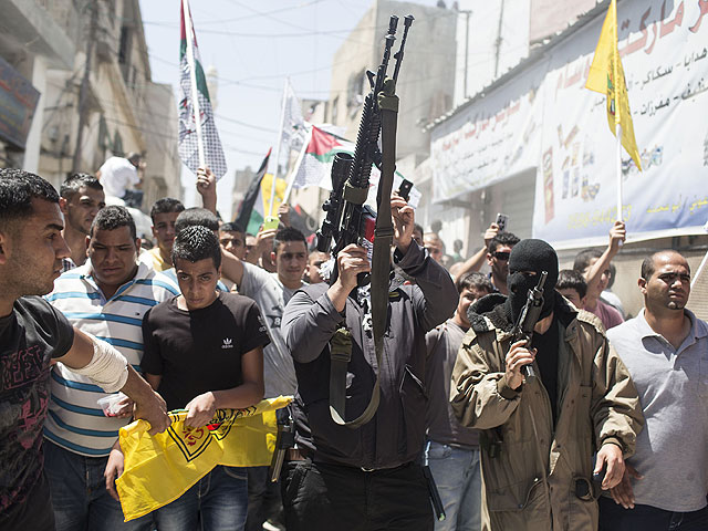 Похороны "шахидов" в Каландии возглавили боевики "Бригад мучеников Аль-Аксы"