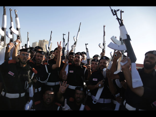Выпускники школы милиции ХАМАС. Газа, 14 октября 2013 года