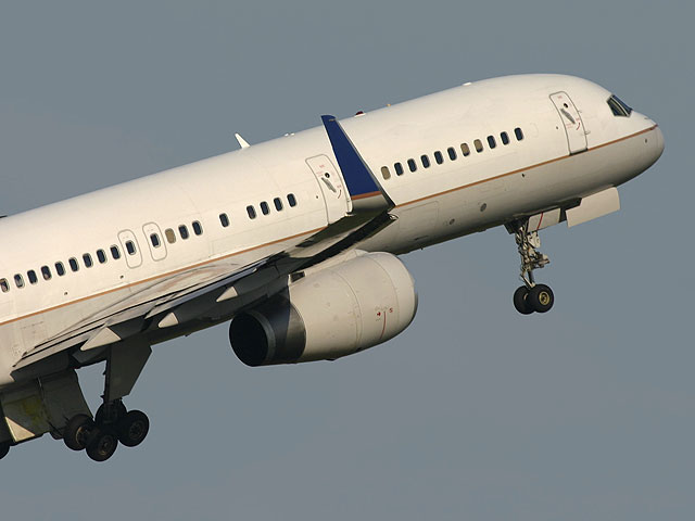 Boeing-757 совершил экстренную посадку в Карибском море