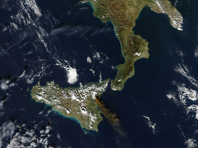 Извержение Этны. Вид с околоземной орбиты