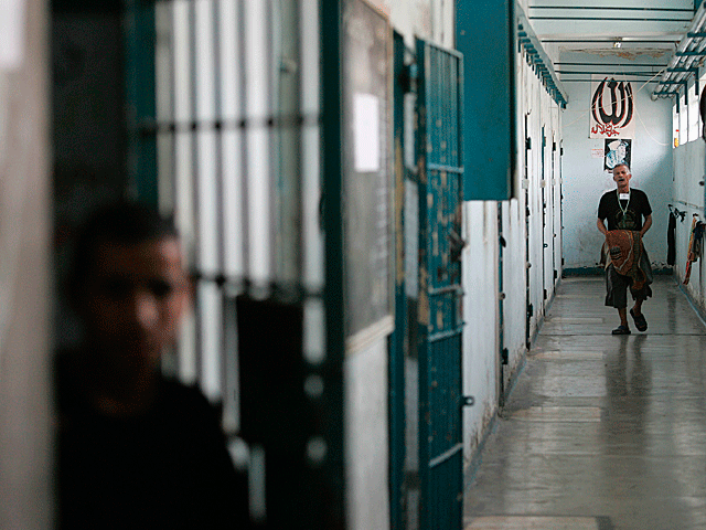 Палестинская администрация: Израиль освободит из тюрем 32 палестинских заключенных