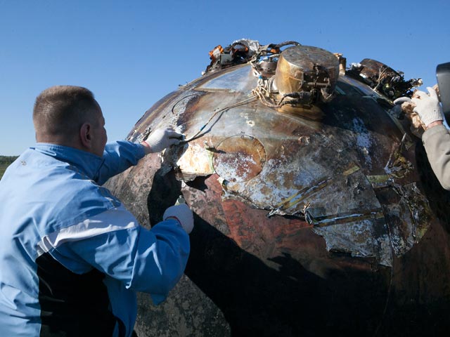 Работы на месте посадки спускаемого аппарата КА "Бион-М" &#8470; 1, 19 мая 2013 года