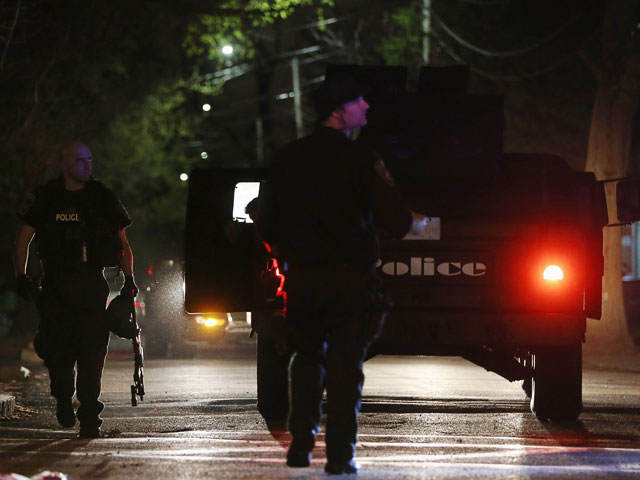 Бойцы подразделения SWAT, прибывшие по вызову, обнаружили в доме шесть тел