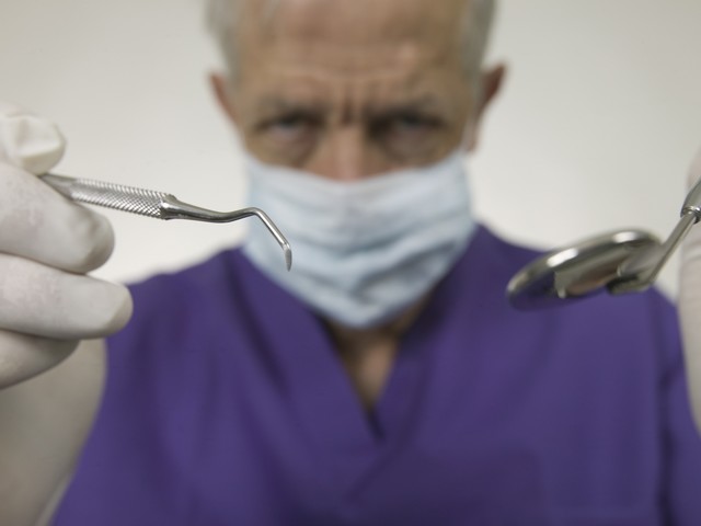 Депутат-стоматолог осужден за развратные действия в отношении пациентов-подростков